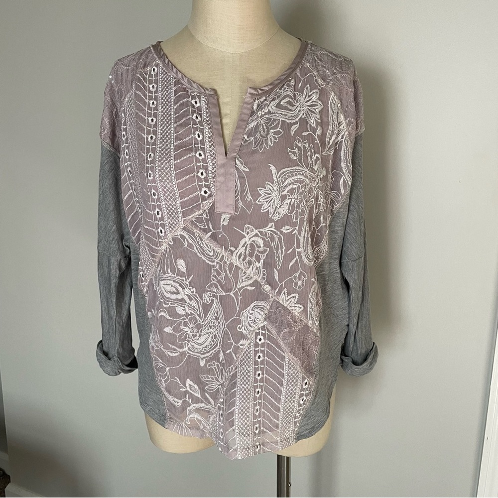 Anthropologie Tiny embroidered front grey  top size S